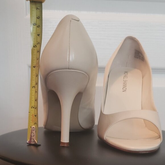 Like New! Peep toe Bone color Leather Heels (W) - Picture 3 of 4